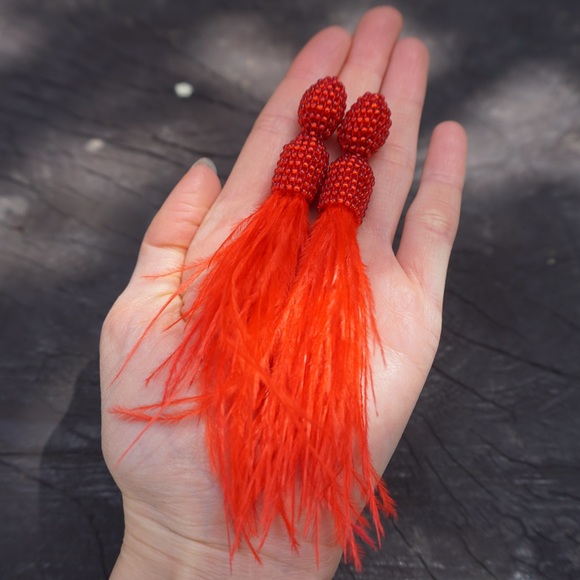 Statement earrings from Colombia made with the Miyuki technique and feathers. - Picture 2 of 3